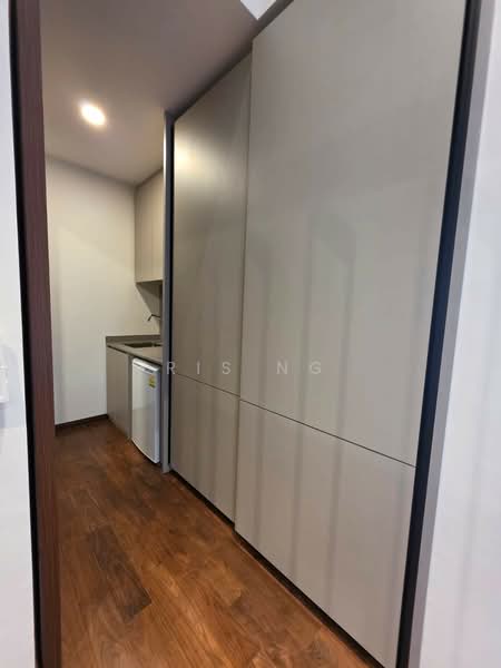 Parksuites, 18 Holland Grove Road, 2 Bedrooms, 1,184 sqft, Condominium For Rent, by Ris Ng, 500033789 - Kitchen - PropertyGuru.com.sg