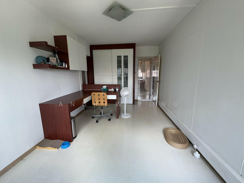 SE facing common room