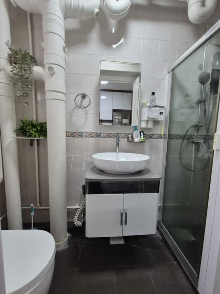 19 Dover Crescent, 19 Dover Crescent, 3 Bedrooms, 990 sqft, HDB Flat For Sale, by KENNETH CHUA, 500033813 - Bathroom - PropertyGuru.com.sg