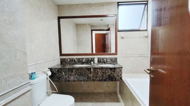 15-03 MBR7 Bathroom