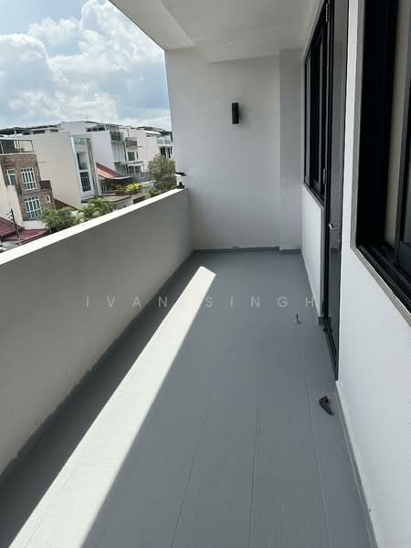 24 JALAN TARI PIRING, JALAN TARI PIRING, Room Rental, 150 sqft, Terraced House For Rent, by Ivan Singh, 500033901 - Balcony - PropertyGuru.com.sg