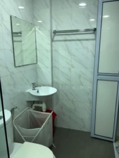 24 JALAN TARI PIRING, JALAN TARI PIRING, Room Rental, 150 sqft, Terraced House For Rent, by Ivan Singh, 500033901 - Bathroom - PropertyGuru.com.sg