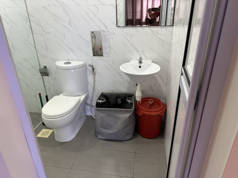 24 JALAN TARI PIRING, JALAN TARI PIRING, Room Rental, 150 sqft, Terraced House For Rent, by Ivan Singh, 500033901 - Bathroom - PropertyGuru.com.sg