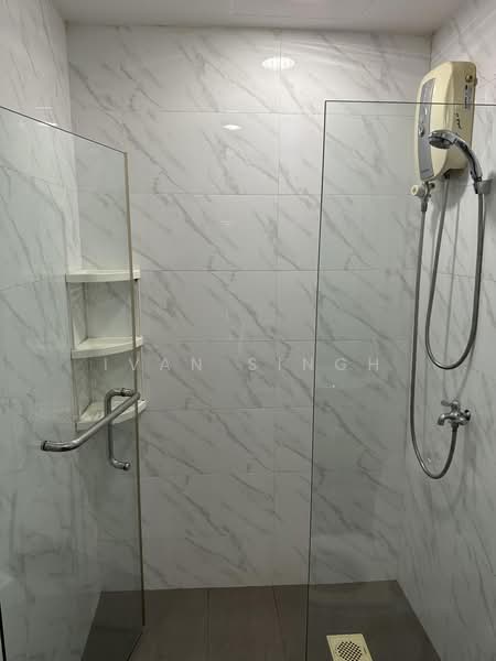 24 JALAN TARI PIRING, JALAN TARI PIRING, Room Rental, 150 sqft, Terraced House For Rent, by Ivan Singh, 500033901 - Bathroom - PropertyGuru.com.sg