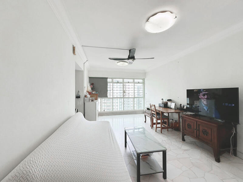 171C Edgedale Plains HDB Flat For Sale at S$ 618,000 | PropertyGuru Singapore - Living Room