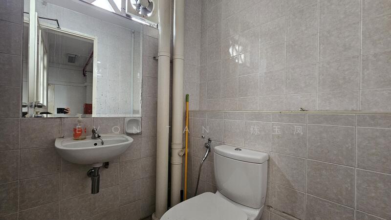 ✨ Second Floor Office | Circular Road, CBD, Circular Road | Boat Quay | South Bridge Road, 1,313 sqft, Office For Rent, by Evon Tan 陈玉凤, 500034018 - Bathroom - CommercialGuru.com.sg