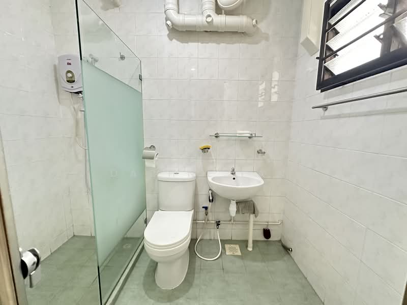 786D Woodlands Drive 60 HDB Flat For Sale at S$ 668,000 | PropertyGuru Singapore - Bathroom