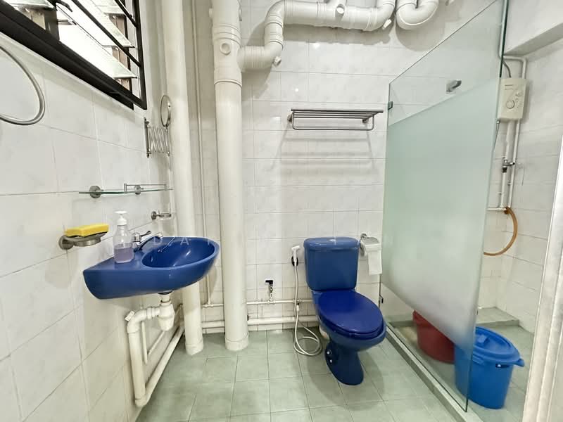 786D Woodlands Drive 60 HDB Flat For Sale at S$ 668,000 | PropertyGuru Singapore - Bathroom