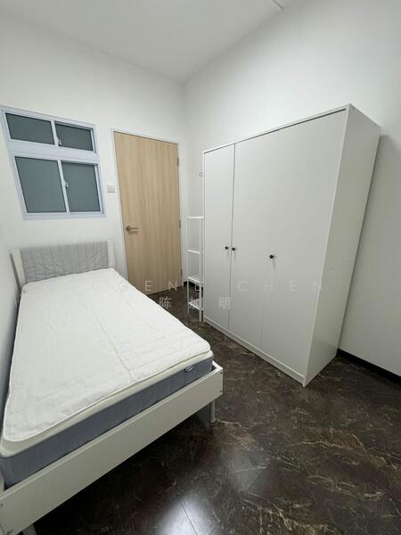 co living room for lady