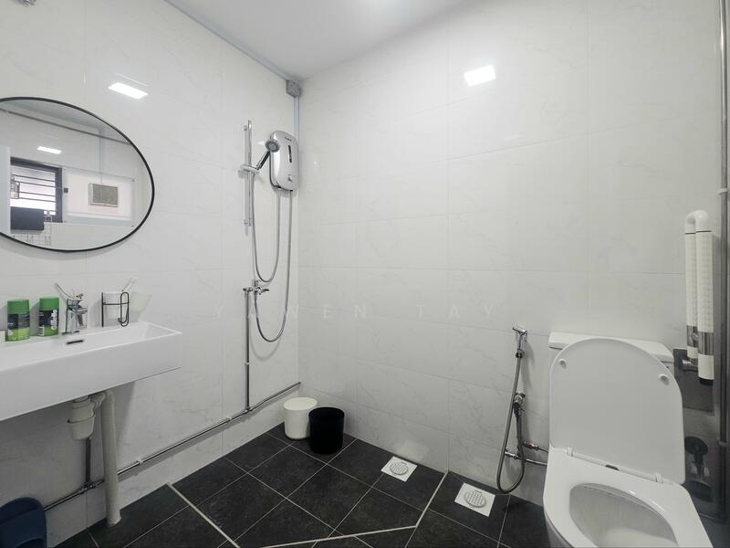 Very clean bathroom for tenant use