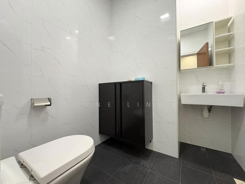 E-Centre @ Redhill, 3791 Jalan Bukit Merah, Alexandra / Commonwealth, 990 sqft, Light Industrial (B1) For Rent, by June Ling, 500034316 - Bathroom - CommercialGuru.com.sg