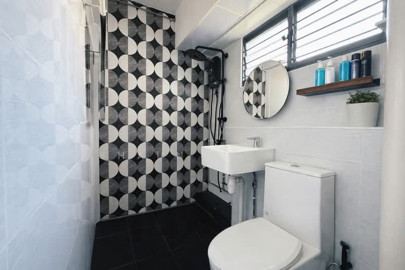 512 Choa Chu Kang Street 51 HDB Flat For Sale at S$ 658,000 | PropertyGuru Singapore - Bathroom