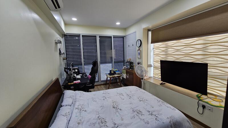 A very spacious master bedroom