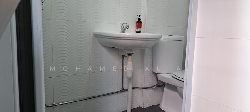 532 Serangoon North Avenue 4 HDB Flat For Sale at S$ 648,888 | PropertyGuru Singapore - Bathroom