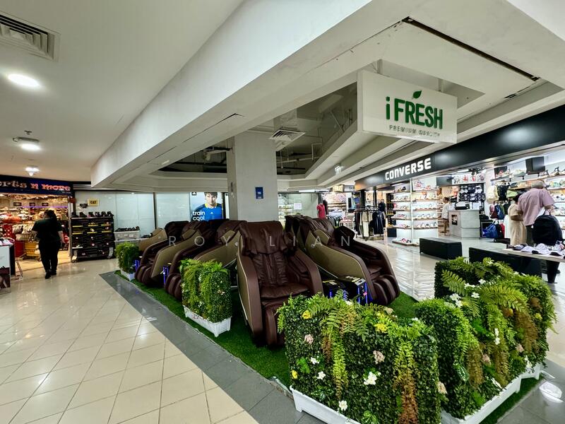 Queensway Shopping Centre, 1 Queensway, 215 sqft, Mall Shop For Rent, by Roy Liang, 500034865 - Interior - CommercialGuru.com.sg