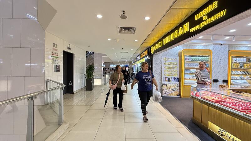 Lucky Plaza, 304 Orchard Road, 388 sqft, Mall Shop For Sale, by Alvin Chua, 500034973 - Corridor - CommercialGuru.com.sg