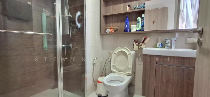 Master Ensuite Toilet