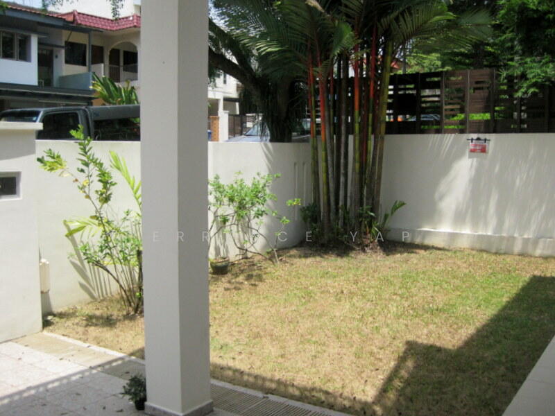 WATTEN, HILLCREST, DUNEARN, GREENWOOD, NYPS,RGS,HCI, Corner Terrace For Sale at S$ 8,500,000 | PropertyGuru Singapore - Front Garden