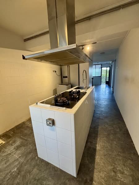 33 Marine Crescent, 33 Marine Crescent, 2 Bedrooms, 700 sqft, HDB Flat For Sale, by Liza Huang, 500035079 - Kitchen - PropertyGuru.com.sg