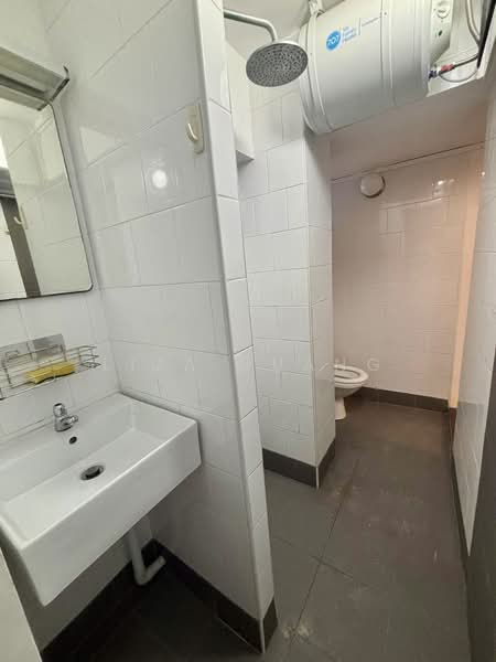 33 Marine Crescent, 33 Marine Crescent, 2 Bedrooms, 700 sqft, HDB Flat For Sale, by Liza Huang, 500035079 - Bathroom - PropertyGuru.com.sg