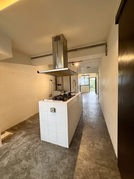 33 Marine Crescent, 33 Marine Crescent, 2 Bedrooms, 700 sqft, HDB Flat For Sale, by Liza Huang, 500035079 - Kitchen - PropertyGuru.com.sg