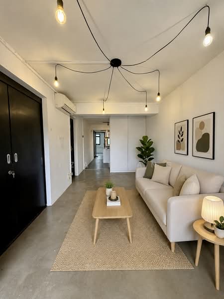 33 Marine Crescent, 33 Marine Crescent, 2 Bedrooms, 700 sqft, HDB Flat For Sale, by Liza Huang, 500035079 - Living Room - PropertyGuru.com.sg