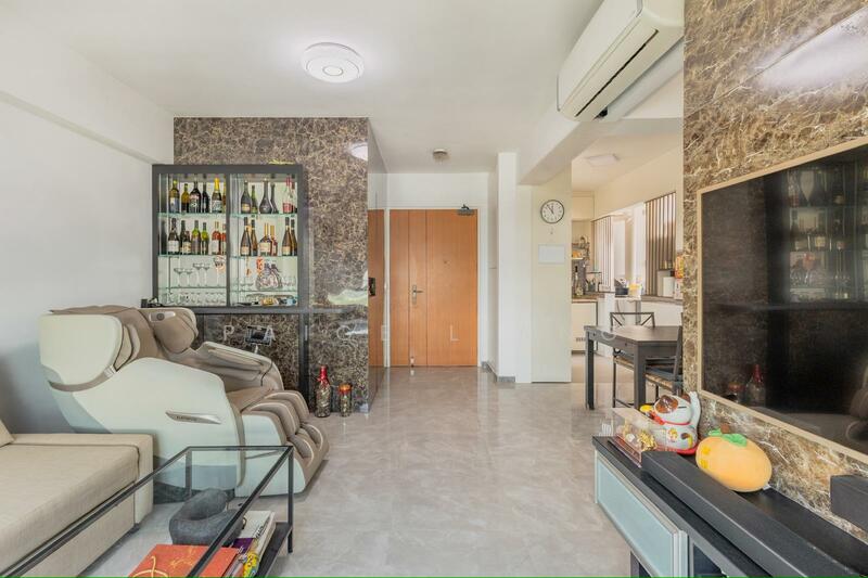 182A Woodlands Street 13 HDB Flat For Sale at S$ 608,000 | PropertyGuru Singapore - Living Room