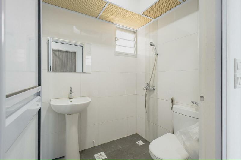 182A Woodlands Street 13 HDB Flat For Sale at S$ 608,000 | PropertyGuru Singapore - Bathroom