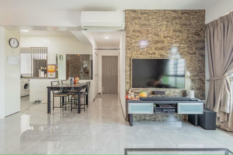 182A Woodlands Street 13 HDB Flat For Sale at S$ 608,000 | PropertyGuru Singapore - Living Room