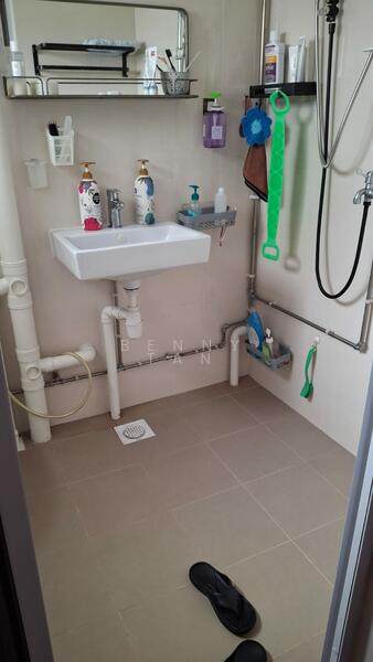 437 Yishun Avenue 6 HDB Flat For Sale at S$ 495,000 | PropertyGuru Singapore - Bathroom