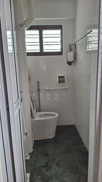 437 Yishun Avenue 6 HDB Flat For Sale at S$ 495,000 | PropertyGuru Singapore - Bathroom