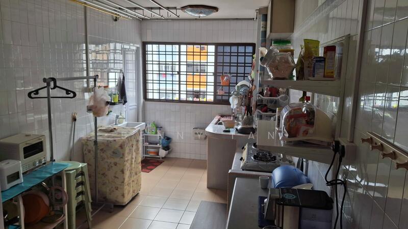 437 Yishun Avenue 6 HDB Flat For Sale at S$ 495,000 | PropertyGuru Singapore - Kitchen