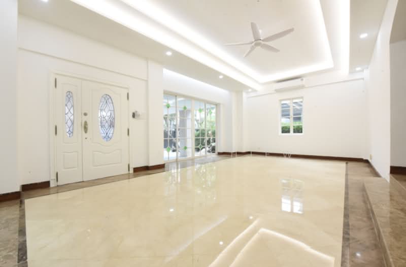 Gentle Villas - Detached House, Gentle Drive, 5 Bedrooms, 7,382 sqft, Detached House For Rent, by Bryan Chiew, 500035178 - Entrance - PropertyGuru.com.sg