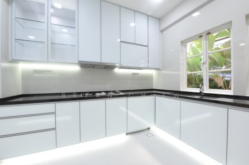 Gentle Villas - Detached House, Gentle Drive, 5 Bedrooms, 7,382 sqft, Detached House For Rent, by Bryan Chiew, 500035178 - Kitchen - PropertyGuru.com.sg