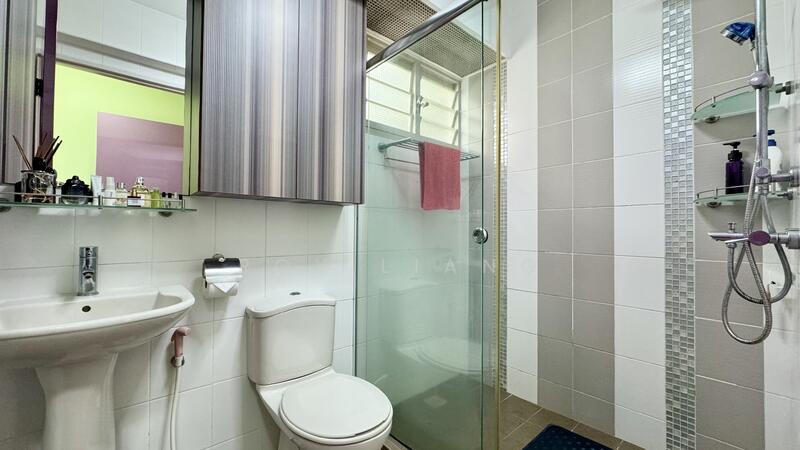 126C Kim Tian Road HDB Flat For Sale at S$ 1,100,000 | PropertyGuru Singapore - Bathroom