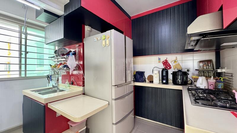 126C Kim Tian Road HDB Flat For Sale at S$ 1,100,000 | PropertyGuru Singapore - Kitchen