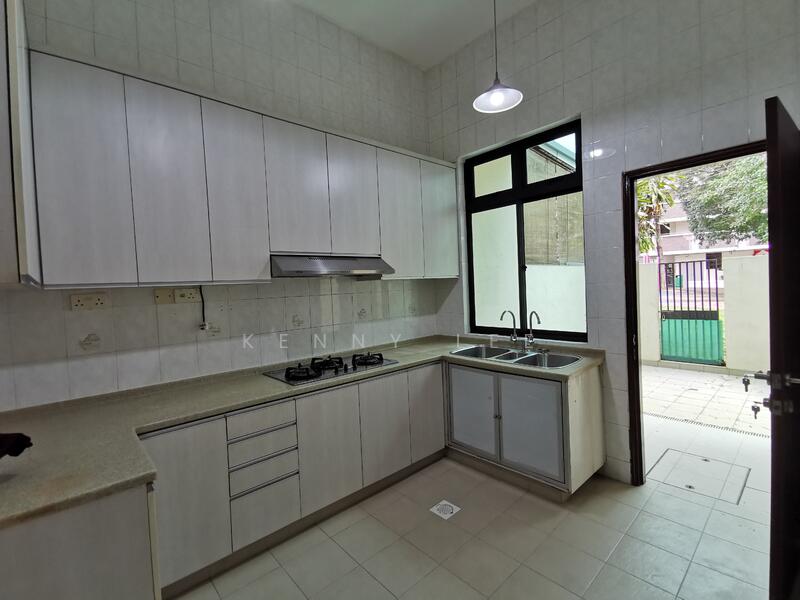 Lakeside, Jurong Lake vicinity terrace house, Corporation Walk, 5 Bedrooms, 3,000 sqft, Terraced House For Sale, by Kenny Lee, 500035322 - Kitchen - PropertyGuru.com.sg