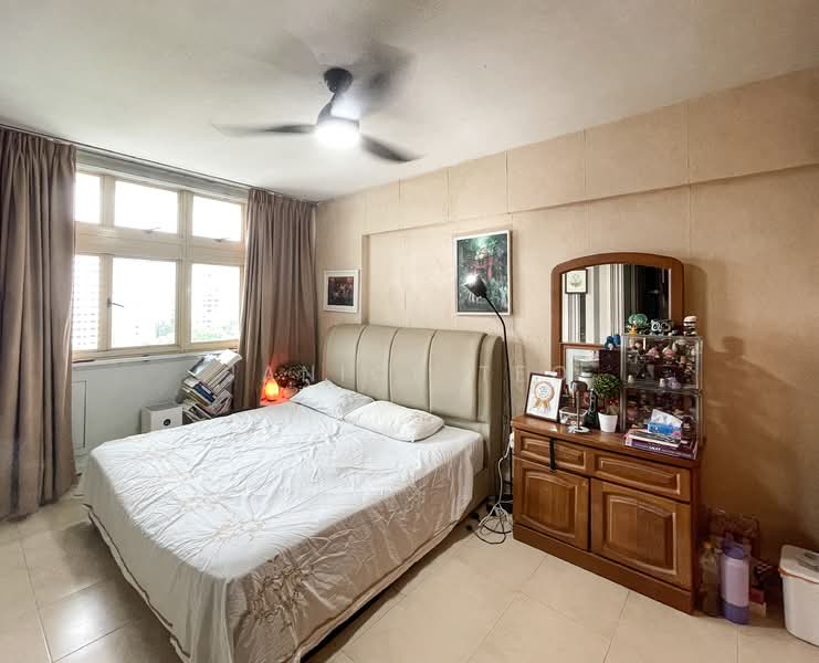 118 Edgefield Plains HDB Flat For Sale at S$ 645,000 | PropertyGuru Singapore - Bedroom