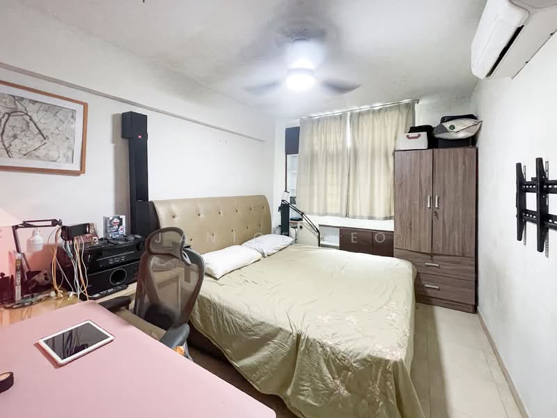 118 Edgefield Plains HDB Flat For Sale at S$ 645,000 | PropertyGuru Singapore - Bedroom