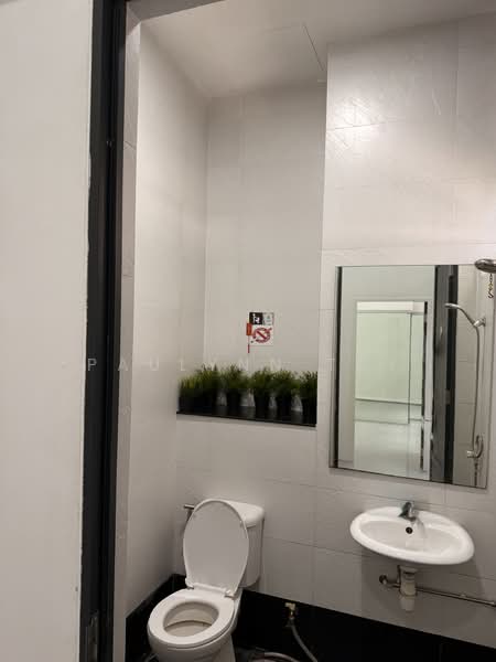 Woodlands Horizon, 31 Woodlands close, 750 sqft, Light Industrial (B1) For Rent, by Paulynn Tay, 500035386 - Bathroom - CommercialGuru.com.sg