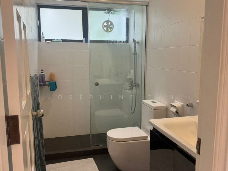 NEW LIST! NAMLY locale Well Renovated Only $2XXX PSF, Namly garden, Namly Ave, Jalan Haji Alias, Sixth Avenue, Tanglin / Holland / Bukit Timah, 5 Bedrooms, 3,850 sqft, Semi-Detached House For Sale, by Josephine Tan, 500035443 - Bathroom - PropertyGuru.com.sg