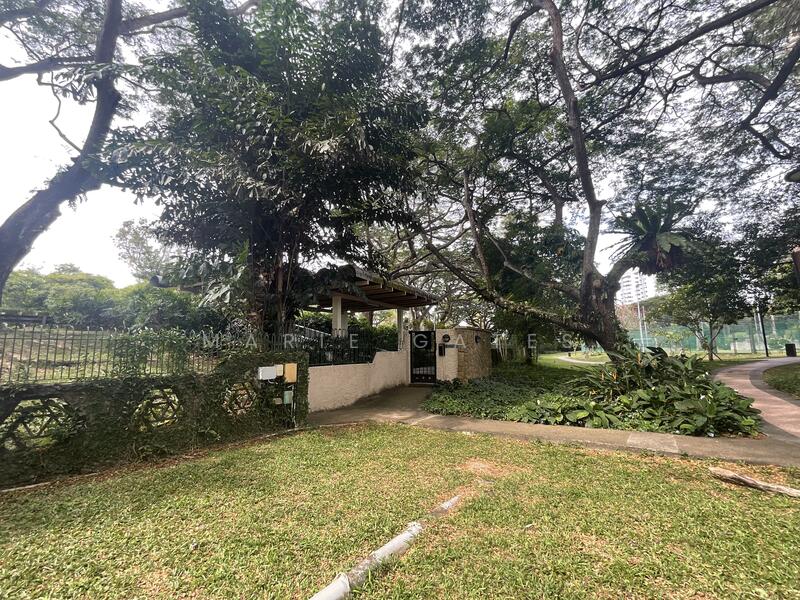 Side Gate to the Beach from condo