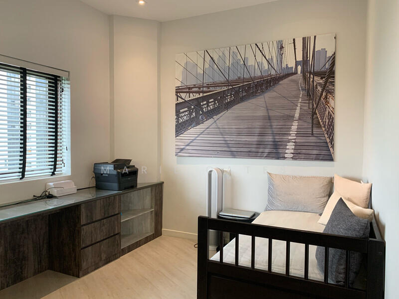 Huge study with sea view