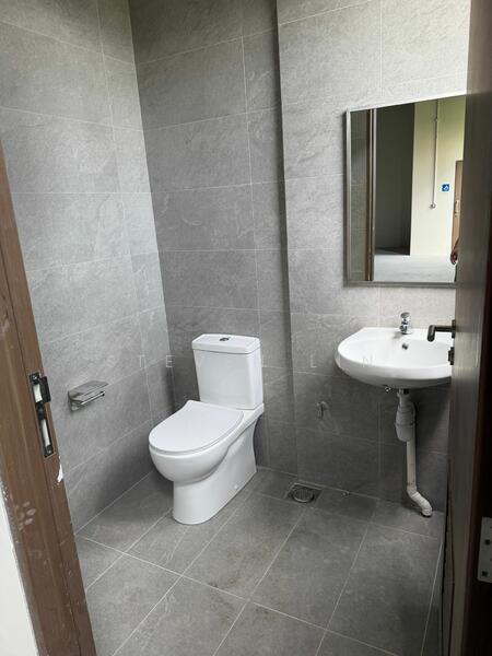 Stellar @ Tampines, 12 Tampines North Drive 4, Pasir Ris / Tampines, 1,668 sqft, Factory / Workshop (B2) For Rent, by Steven Lin, 500035610 - Bathroom - CommercialGuru.com.sg