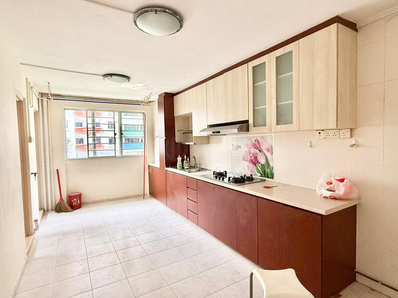 ❤️GIANT⚡️Move In Ready! CORNER Unit in 37 Bedok South Avenue w Unblock Views!, , 3 Bedrooms, 904 sqft, HDB Flat For Sale, by Lynn Tiang, 500035621 - Kitchen - PropertyGuru.com.sg