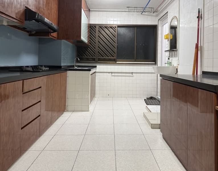 261 Jurong East Street 24, 261 Jurong East Street 24, 2 Bedrooms, 732 sqft, HDB Flat For Sale, by Thiru P, 500035756 - Kitchen - PropertyGuru.com.sg
