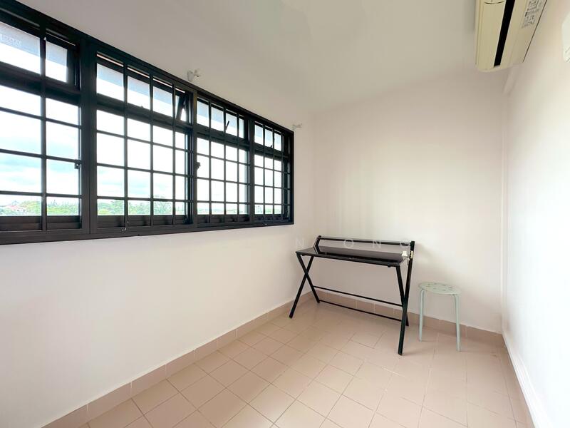 8 Empress Road HDB Flat For Sale at S$ 550,000 | PropertyGuru Singapore - Study