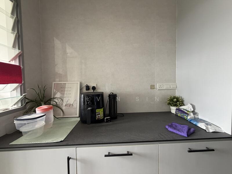 614B Tampines North Drive 1 HDB Flat For Sale at S$ 899,999 | PropertyGuru Singapore - Kitchen