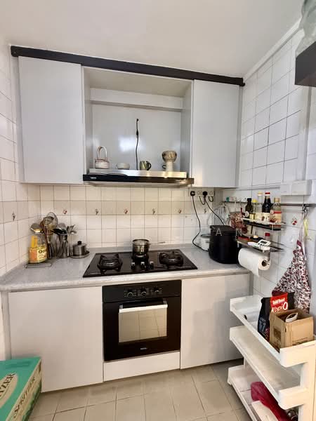 542 Serangoon North Avenue 4 HDB Flat For Sale at S$ 1,220,000 | PropertyGuru Singapore - Kitchen