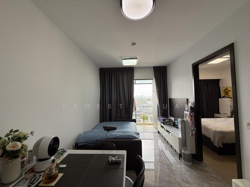 JadeScape Condominium For Sale at S$ 1,250,000 | PropertyGuru Singapore - Living room